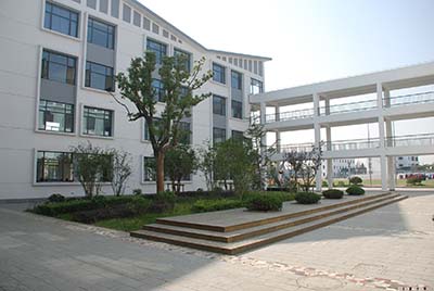 上海市青浦区金泽中学
