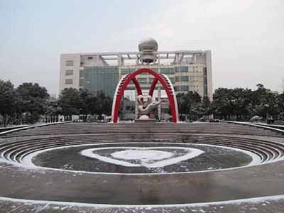 江苏省吴江市青云中学