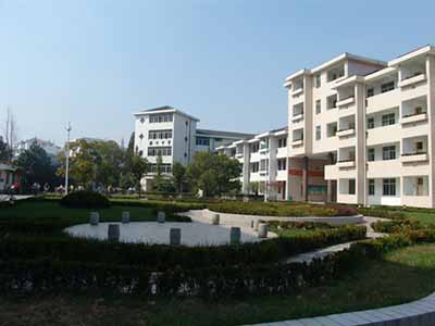 江苏省泰兴市济川中学